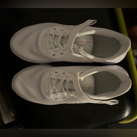 Like New Nike Women's Revolution 5 FlyEase Running Shoe size 11 - Picture 11 of 11